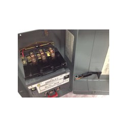 ARRANCADOR MAGNETICO SQUARE D 8536SDG1V02, EN GABINETE, NEMA 1, 3P, 600 VCA, BOBINA 120 V