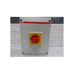 SECCIONADOR ABB 3P 415/500 VCA 45 AMP  CAT OTP45BA3M C/GABINETE 145X200X90 MM MANIJA AMBAR/ROJO 2NO 2NC
