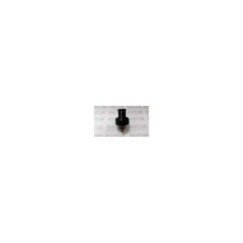 CLAVIJA ARROW HART CAT M-5274, 15A, 125V, HULE COLOR NEGRO