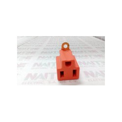 CLAVIJA CONVERTIDORA STEREN 905-100 DE HULE 3 POLOS A 2 POLOS COLOR NARANJA